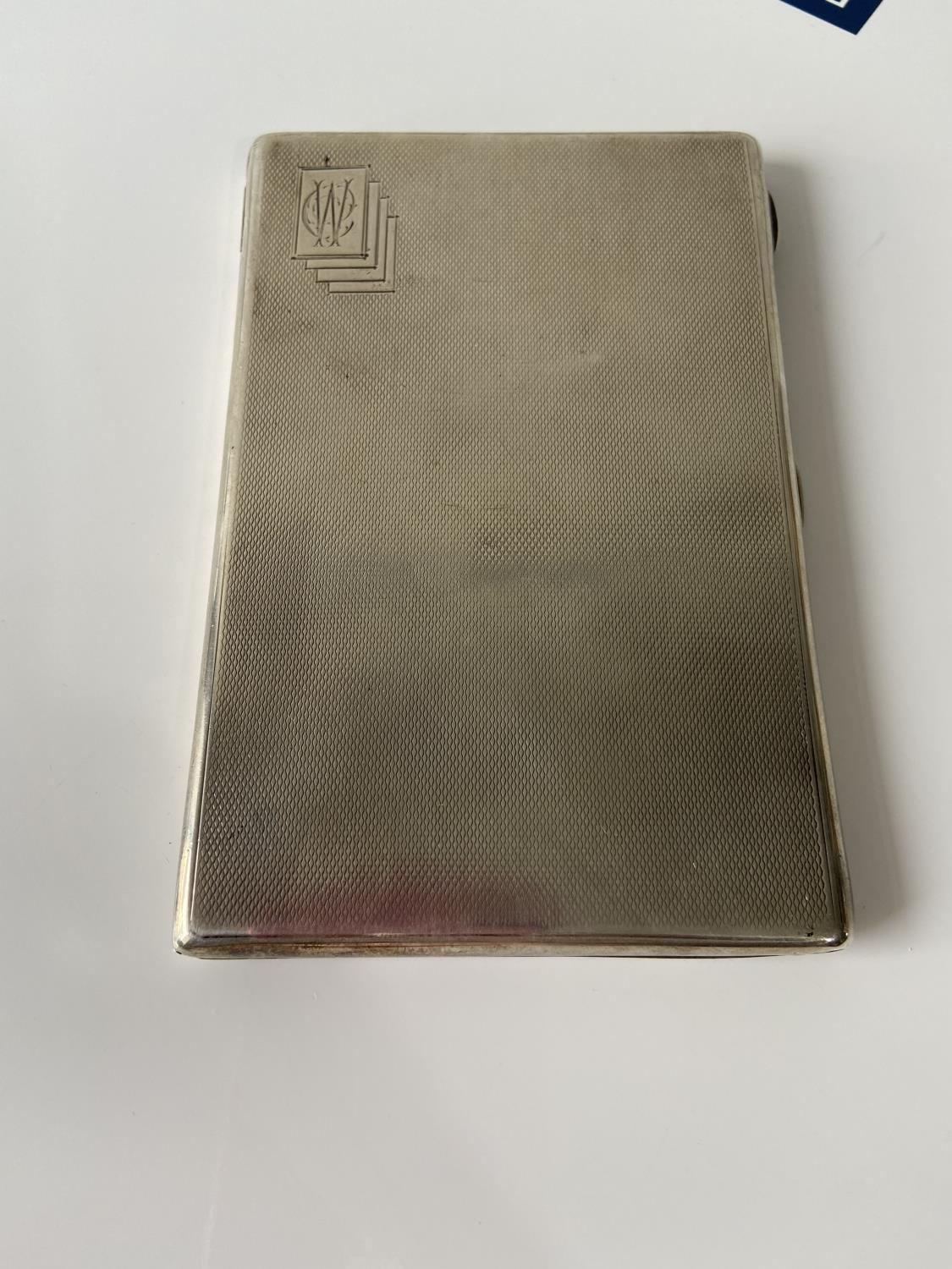 A stylish Birmigham silver cigarette case [Joseph Gloster Ltd] [dated, 1936] [12.5 x8.3cm] [183.89g] - Image 3 of 8