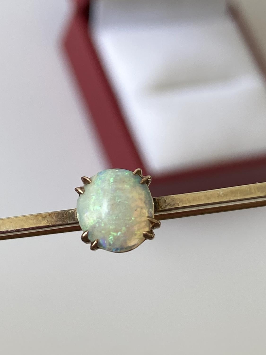 An antique 9ct gold & opal stone bar brooch [length 5cm] [2.28g] - Image 7 of 8