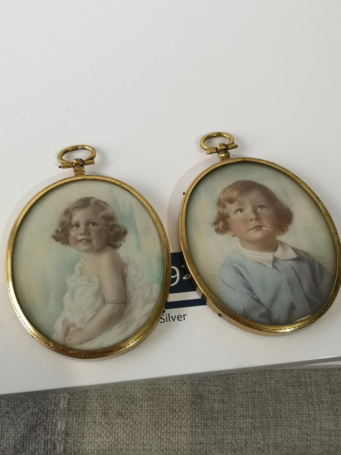 TWO ANTIQUE MINIATURE PORTRAITS OF YOUNG CHILDREN. FITTED WITH OVAL GILT BRASS FRAMES. [9X7CM]