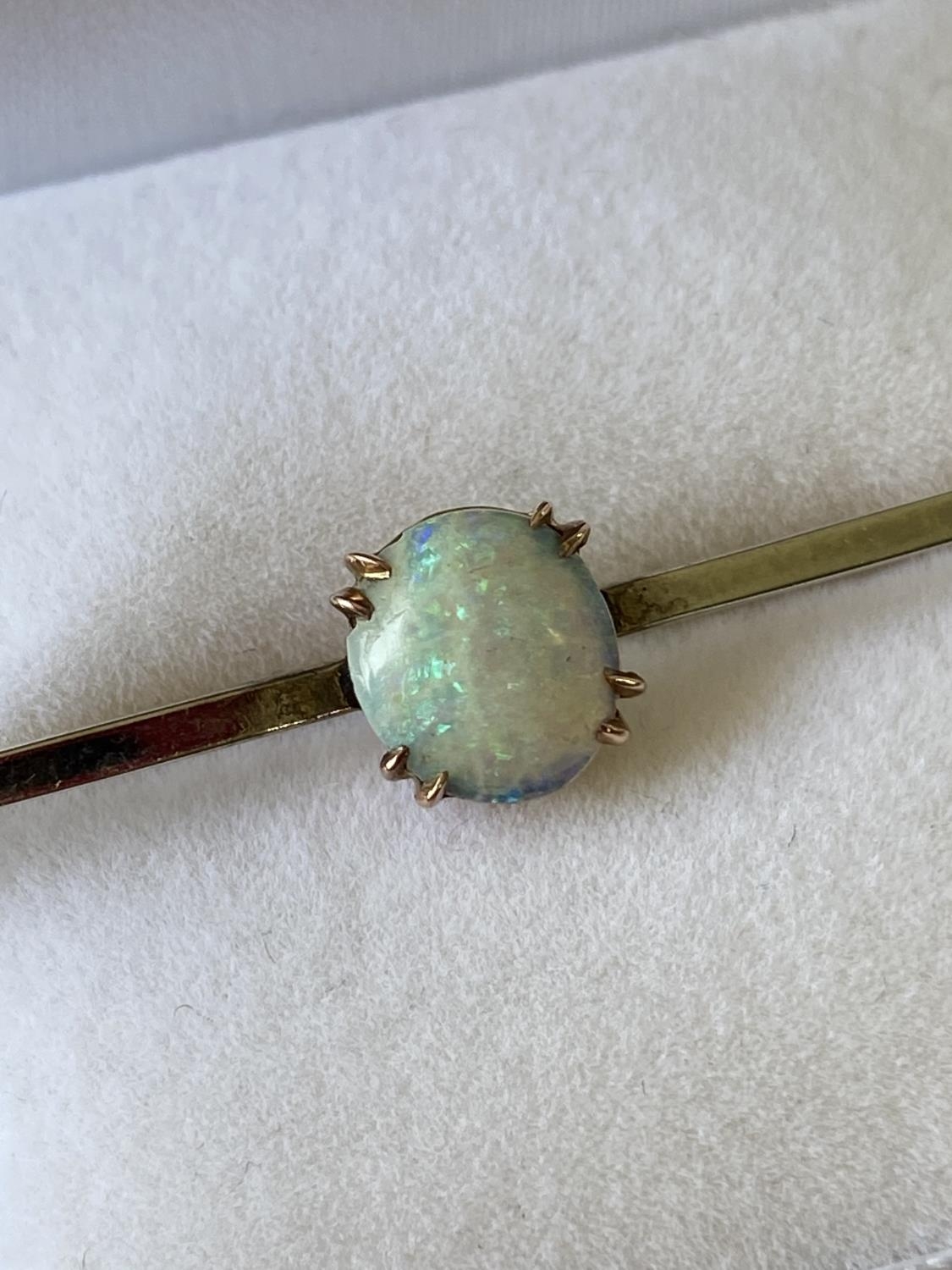 An antique 9ct gold & opal stone bar brooch [length 5cm] [2.28g] - Image 6 of 8