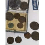 A COLLECTION OF OLD AND ANCIENT COINS TO INCLUDE WEST FRISIA 1627 COIN, 1767 LARGE COIN, NEWGATE