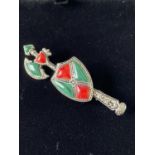 A Silver and malachite arrow shaped brooch. [5.3cm in length]