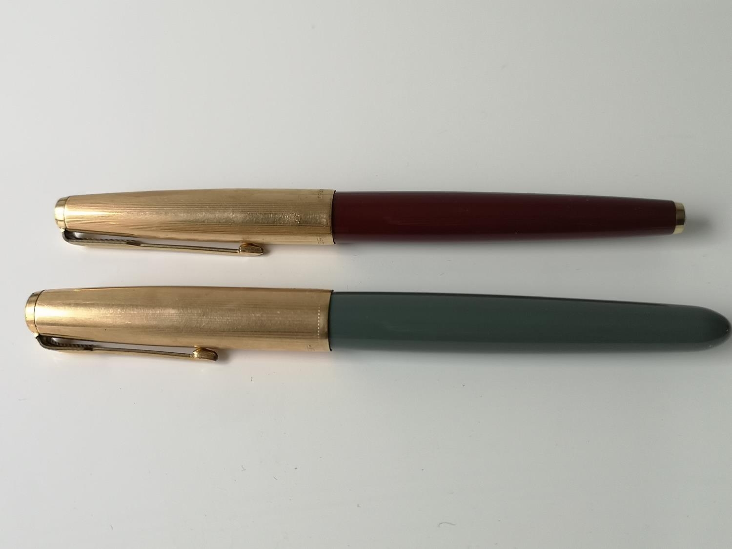 Two vintage parker pens to include 14ct gold nib.