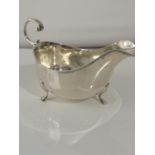 A BIRMINGHAM SILVER GRAVY BOAT PRODUCED BY E.S. BARNSLEY & CO. DATED 1912 [113.80GRAMS]