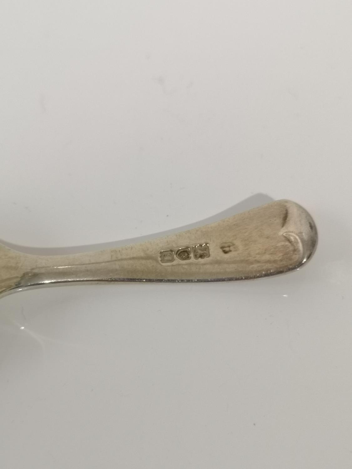 A LONDON SILVER TEA CADDY SPOON, DATED 1911 [8.5CM IN LENGTH] - Image 2 of 2