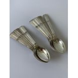 A set of 10 Sheffield silver tea spoons [Walker & Hall] [98.46g]
