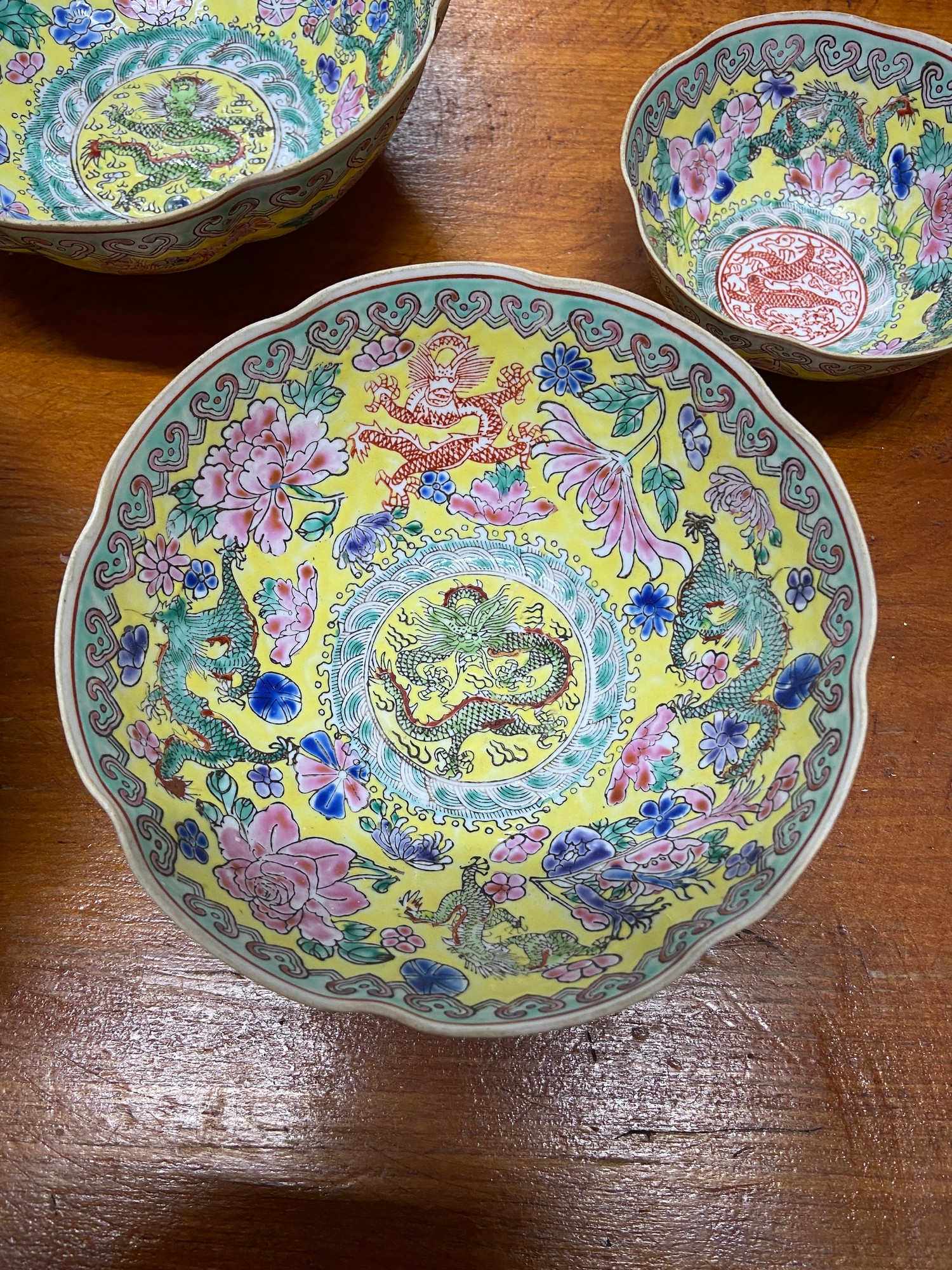 Da Qing Qianlong Nian Zhi Chinese, four egg shell dragon design graduating bowls. Designed with a - Image 6 of 9