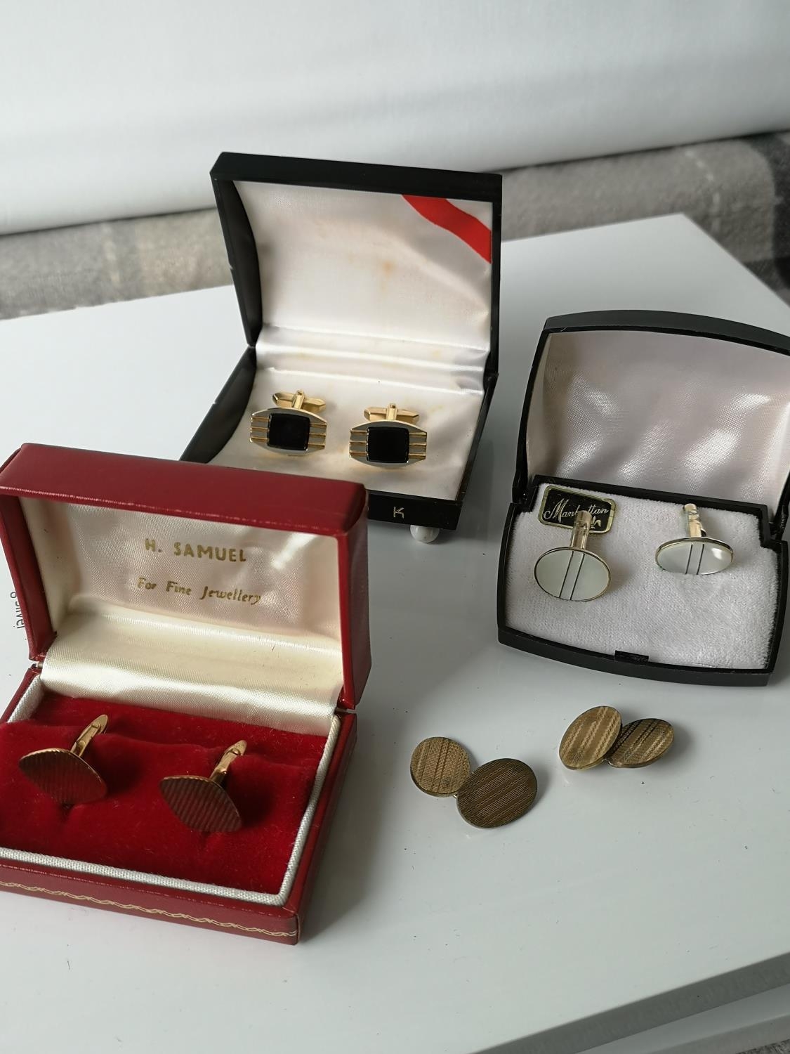 A Pair of vintage 9ct gold cufflinks with original box produced by H. Samuel. [7.48grams] a pair