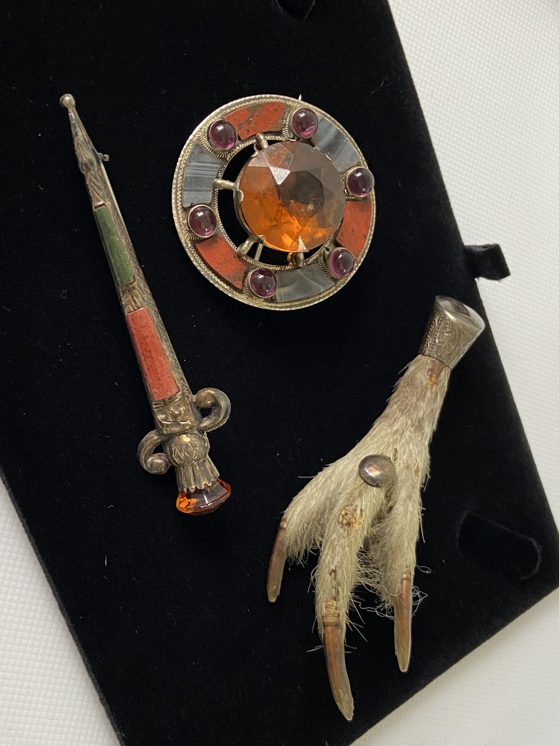 A Chester silver Scottish plaid brooch designed with a large citrine, agate & amethyst stones [ - Bild 2 aus 10