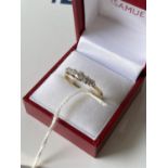 An 18ct gold ladies ring set with 5 brilliant white diamonds [1 inclusion] [size T] [2.73g]