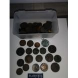 A TUB CONTAINING A COLLECTION OF 18TH AND 19TH CENTURY COINS TO INCLUDE GEORGE III, GEORGE 1723