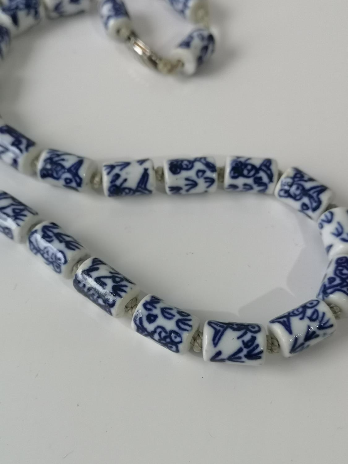 A CHINESE BLUE AND WHITE CERAMIC BEAD NECKLACE - Image 2 of 2