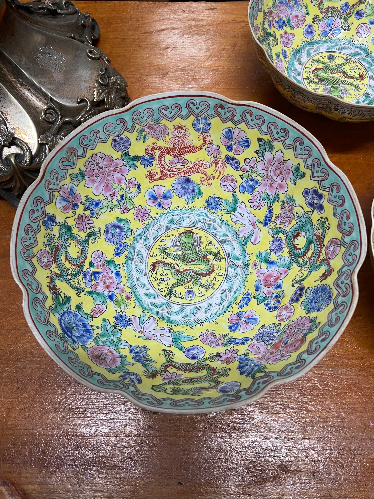 Da Qing Qianlong Nian Zhi Chinese, four egg shell dragon design graduating bowls. Designed with a - Image 2 of 9