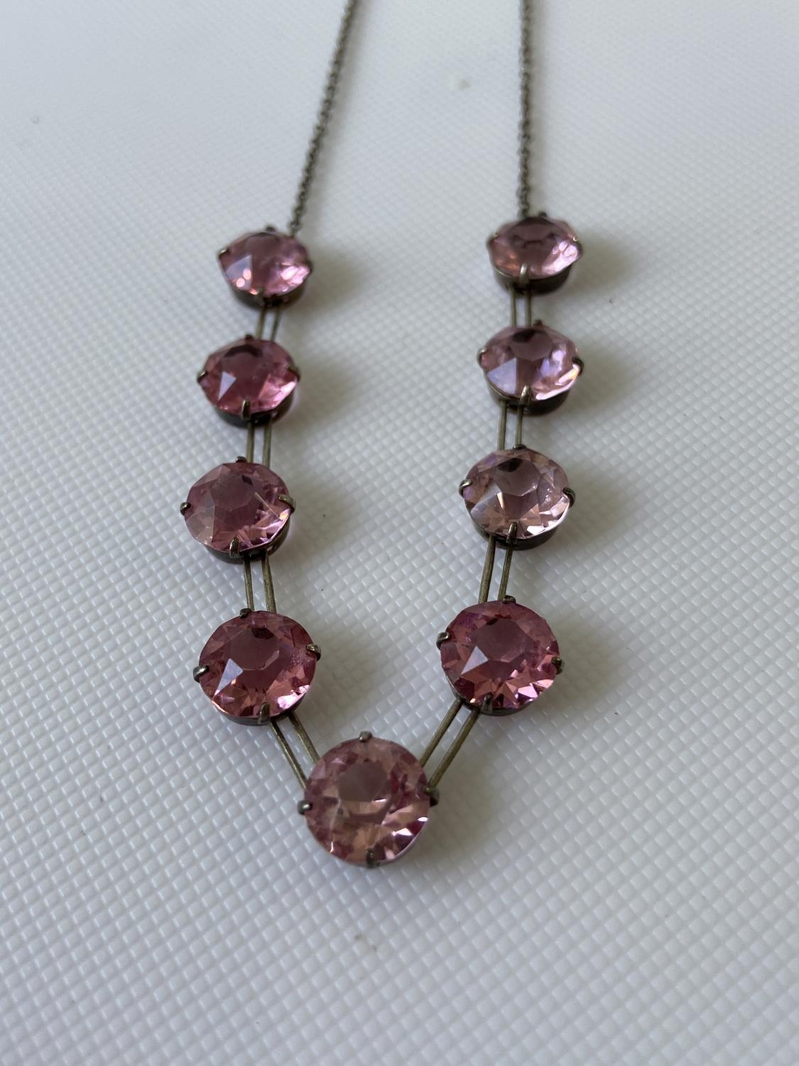 A vintage white metal art deco necklace fitted with 9 large pink cut stones [length 35cm] - Image 4 of 4