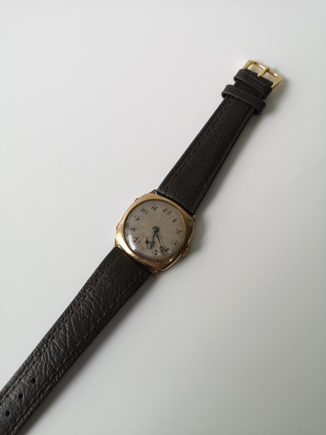 A Vintage London 9ct gold cased Mens watch. In a working condition.
