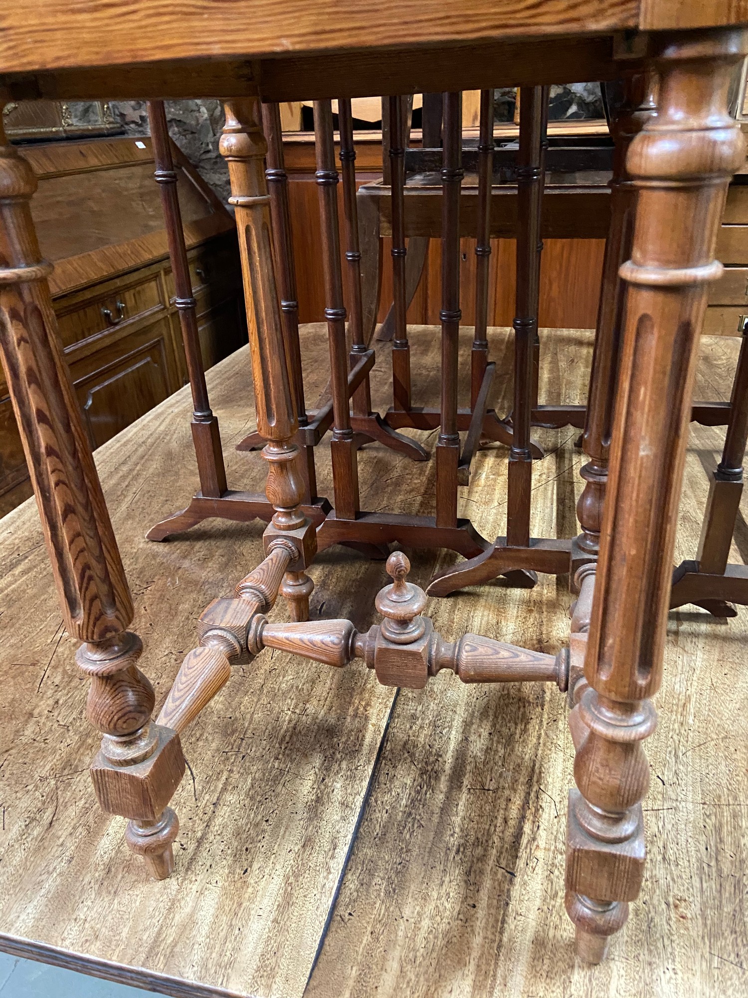 An Antique marble top pedestal cabinet. Has a marble interior shelf. [88cm in height] - Image 4 of 5