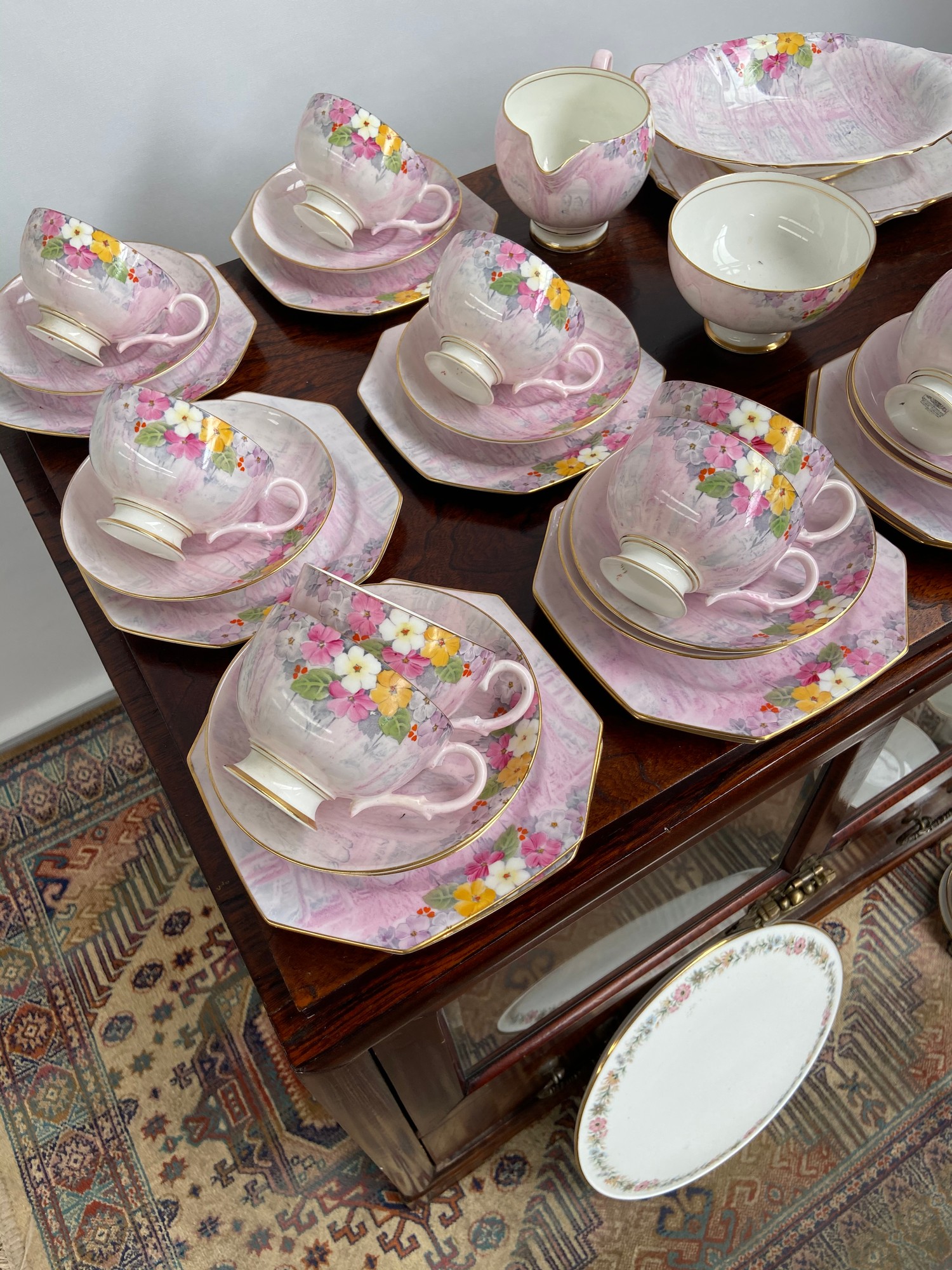 A 40 Piece vintage Paragon floral design tea set. Together with a paragon cake plate. - Image 2 of 3