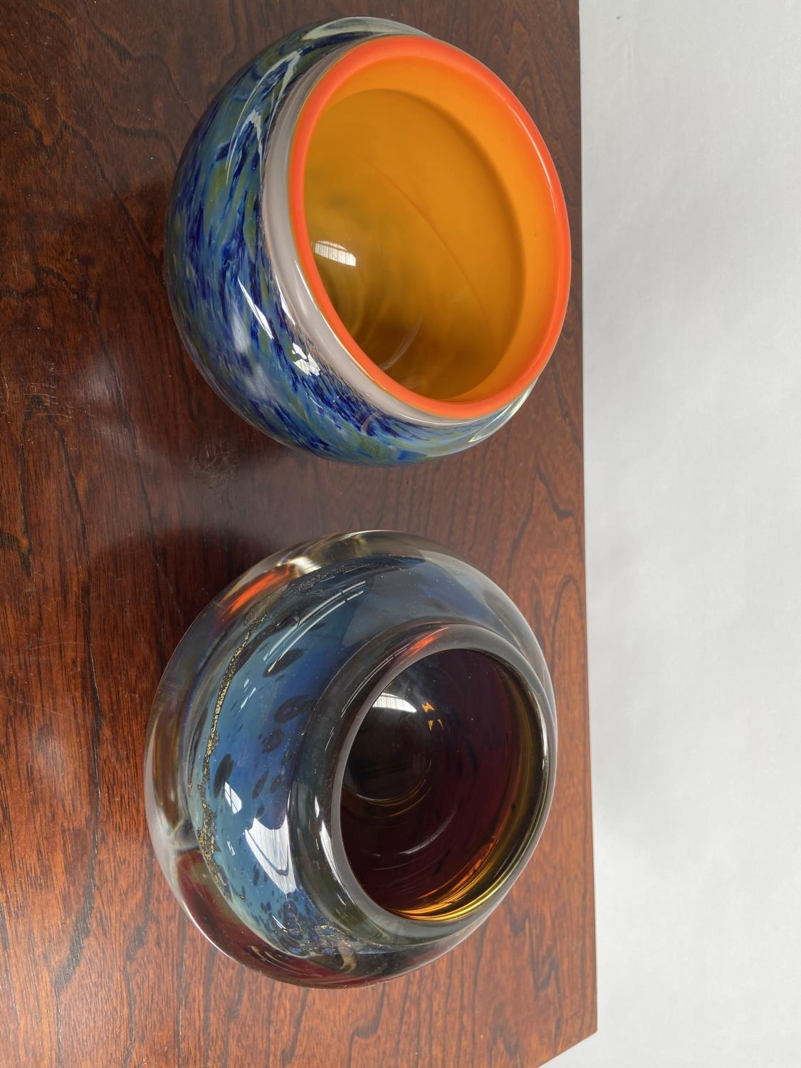Two vintage art glass centre piece bowls design and made by Toan Klein. Both from the Galaxy glass - Bild 5 aus 7