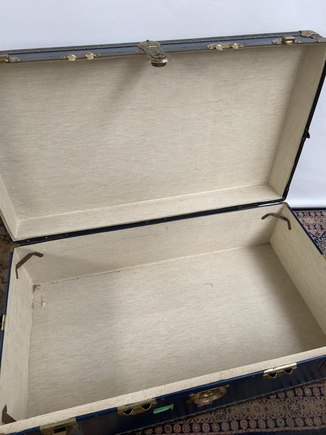 A WW2 Military travel trunk produced by Watajoy London. Comes with interior drawer and original - Image 5 of 10