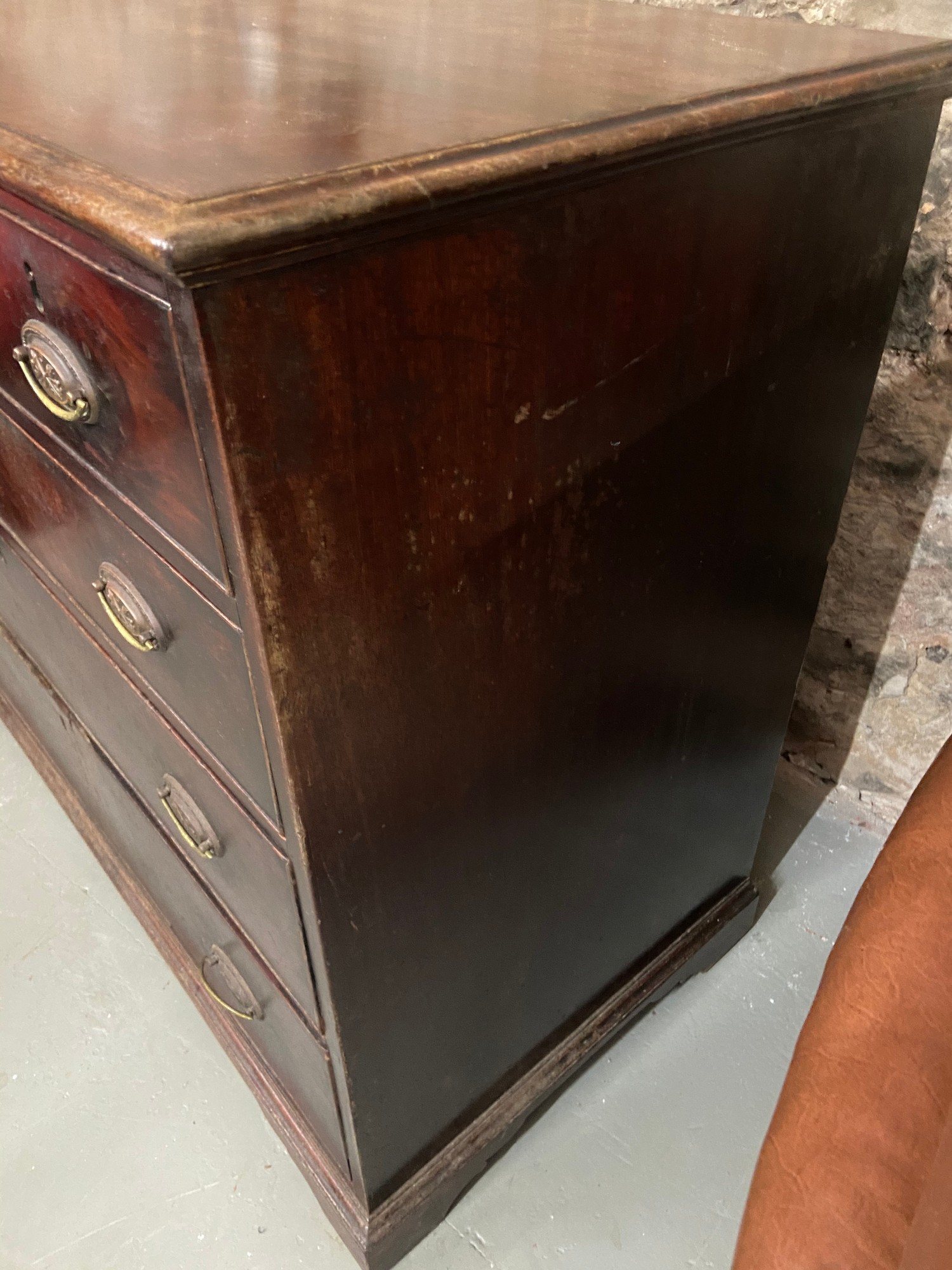 A Georgian three over three chest of drawers [90X107X54CM] - Image 5 of 6