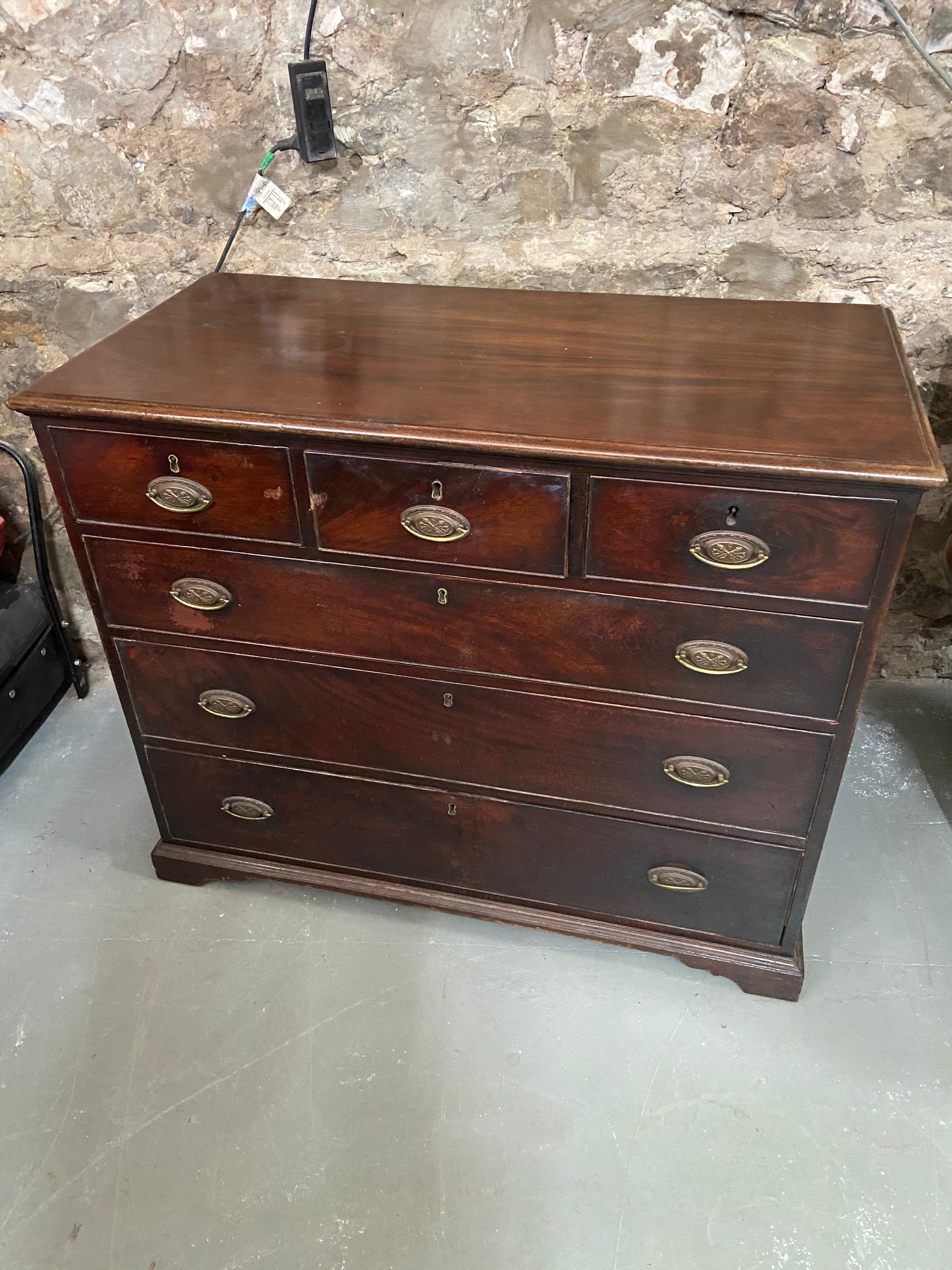 A Georgian three over three chest of drawers [90X107X54CM] - Image 2 of 6