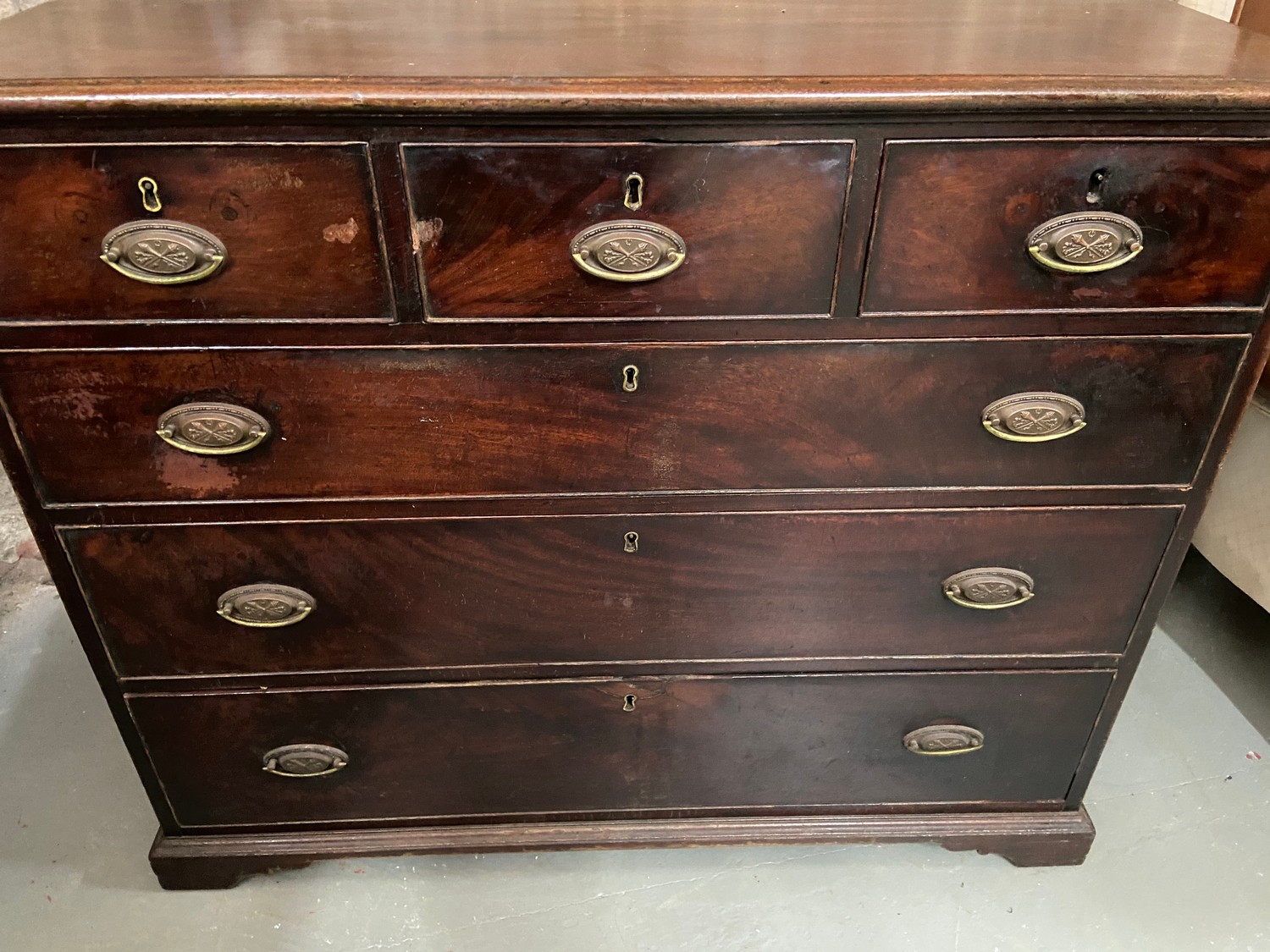 A Georgian three over three chest of drawers [90X107X54CM] - Image 6 of 6