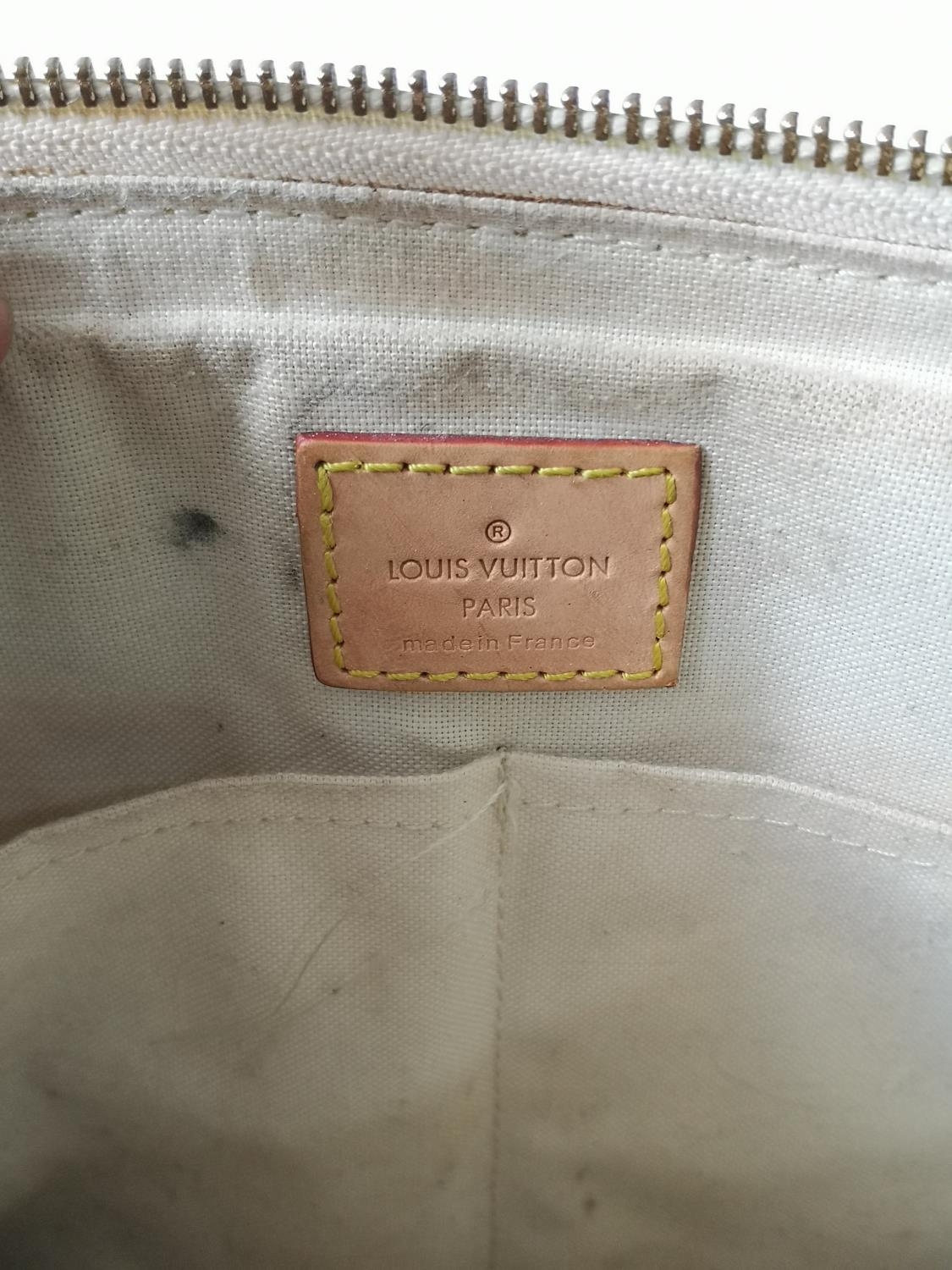 A Louis Vuitton Damier shoulder bag - Image 5 of 6