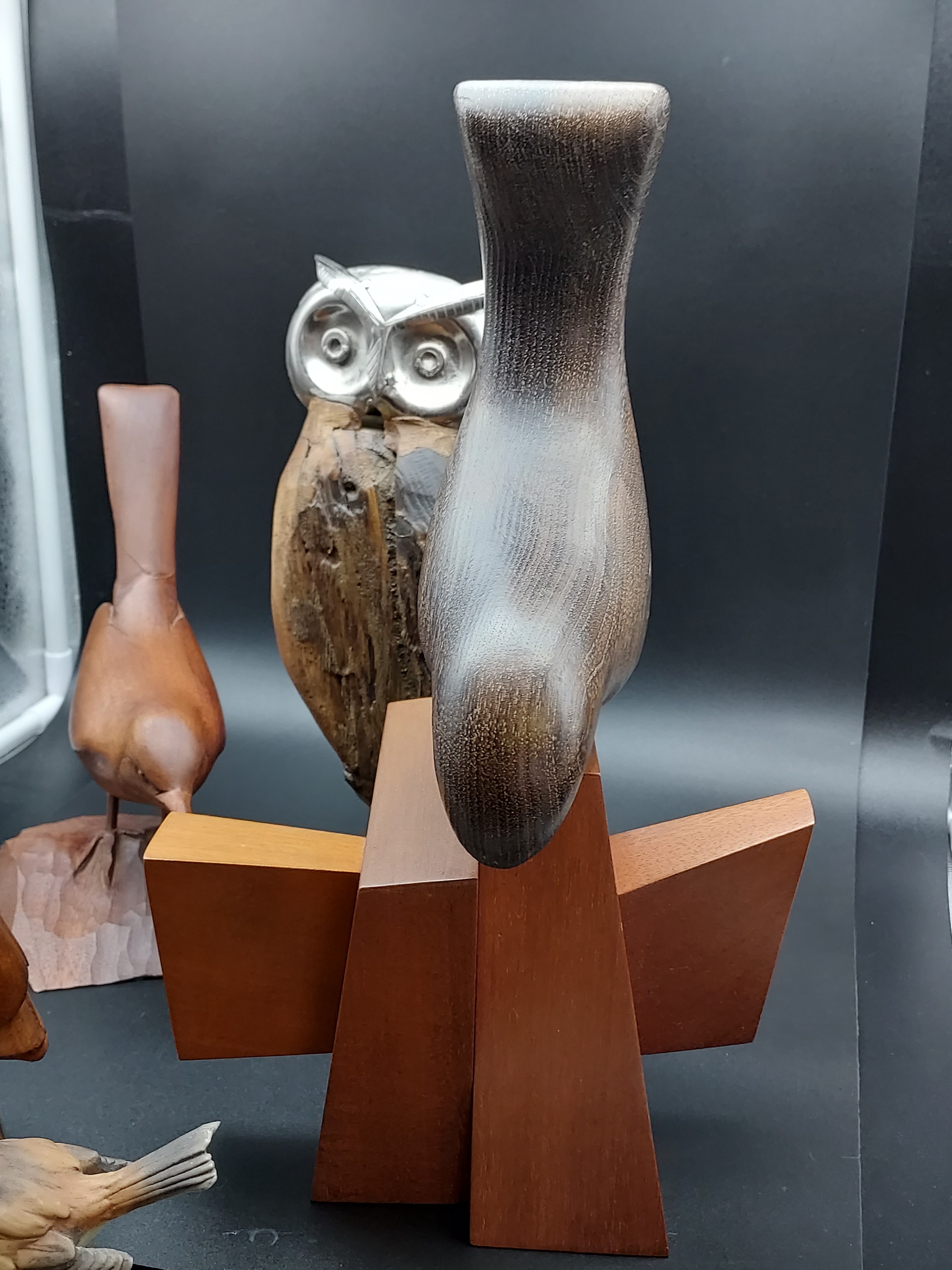 A Selection of bird sculptures to include mid century bird sculpture, Two carved birds produced by - Image 2 of 6