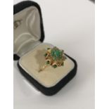 A VINTAGE LADIES 9CT GOLD RING IN THE FORM OF A FLOWER, FITTED WITH VARIOUS JADE STONES. [6.57GRAMS]