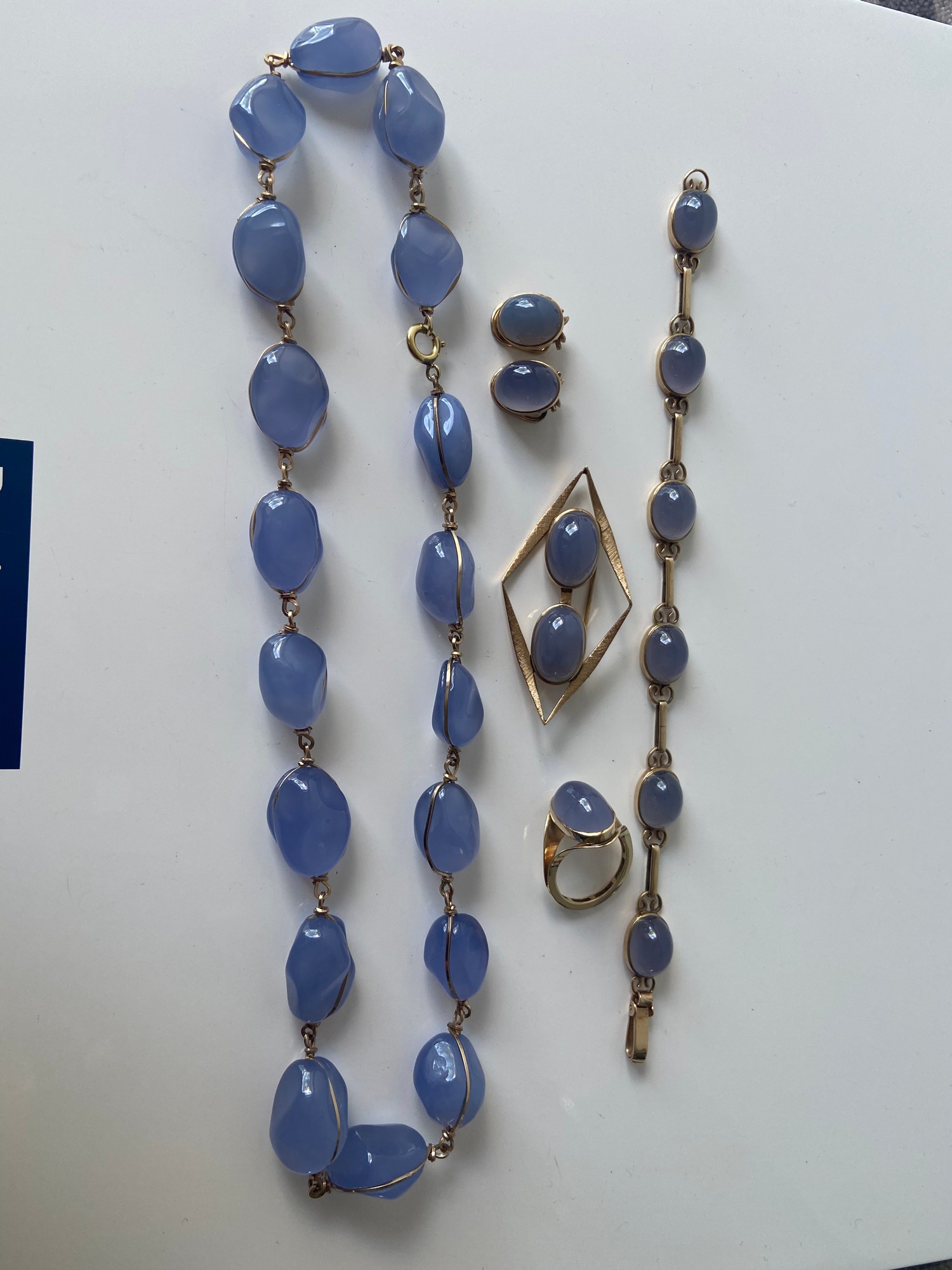 A FIVE PIECE NECKLACE, RING, BROOCH, BRACELET AND EARRING SET. ALL BEAUTIFULLY SET WITH CHALCEDONY