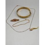 A 9ct gold horn pendant with a 9ct gold necklace, A 9ct gold bracelet, a 9ct gold brooch and a 9ct