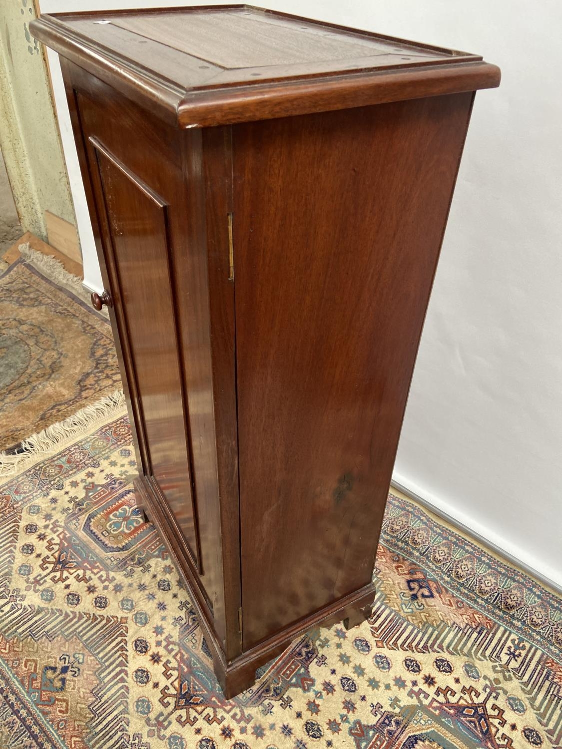 19th century mahogany pot cupboard [height, 98cm, width, 50cm, depth, 33cm] - Image 3 of 4