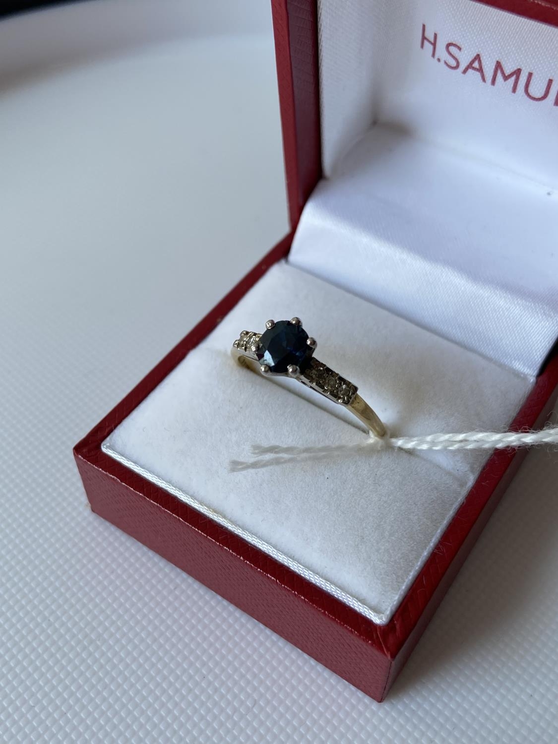 An 18ct gold sapphire and 6 diamond stone ring [size S] [2.59g]