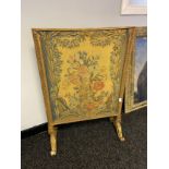 A Regency tapestry fire screen. Designed with gilt trims and supporting scroll legs. Tapestry