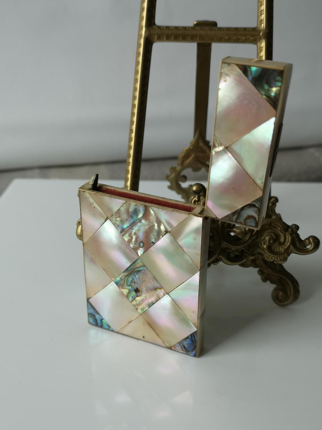 A Nice example of a 19th century mother of pearl & pauo shell card case. [9x5.5cm] - Image 5 of 6