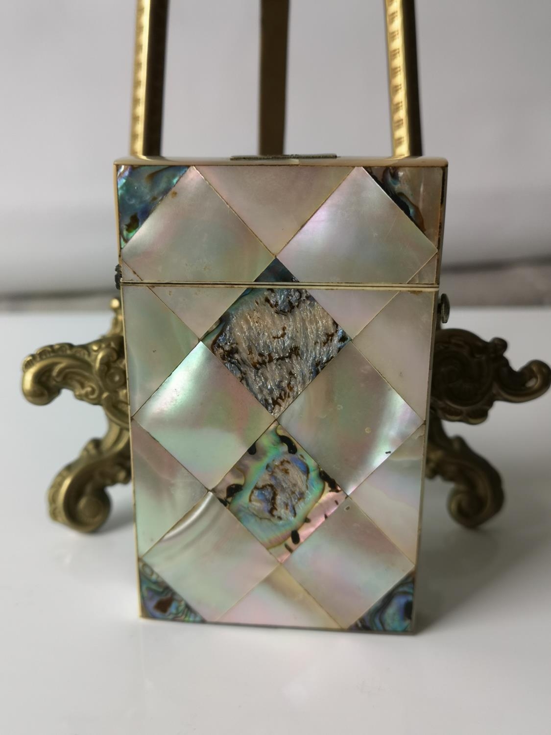 A Nice example of a 19th century mother of pearl & pauo shell card case. [9x5.5cm] - Image 2 of 6