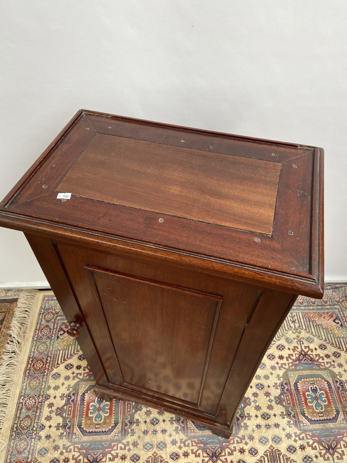 19th century mahogany pot cupboard [height, 98cm, width, 50cm, depth, 33cm] - Image 2 of 4