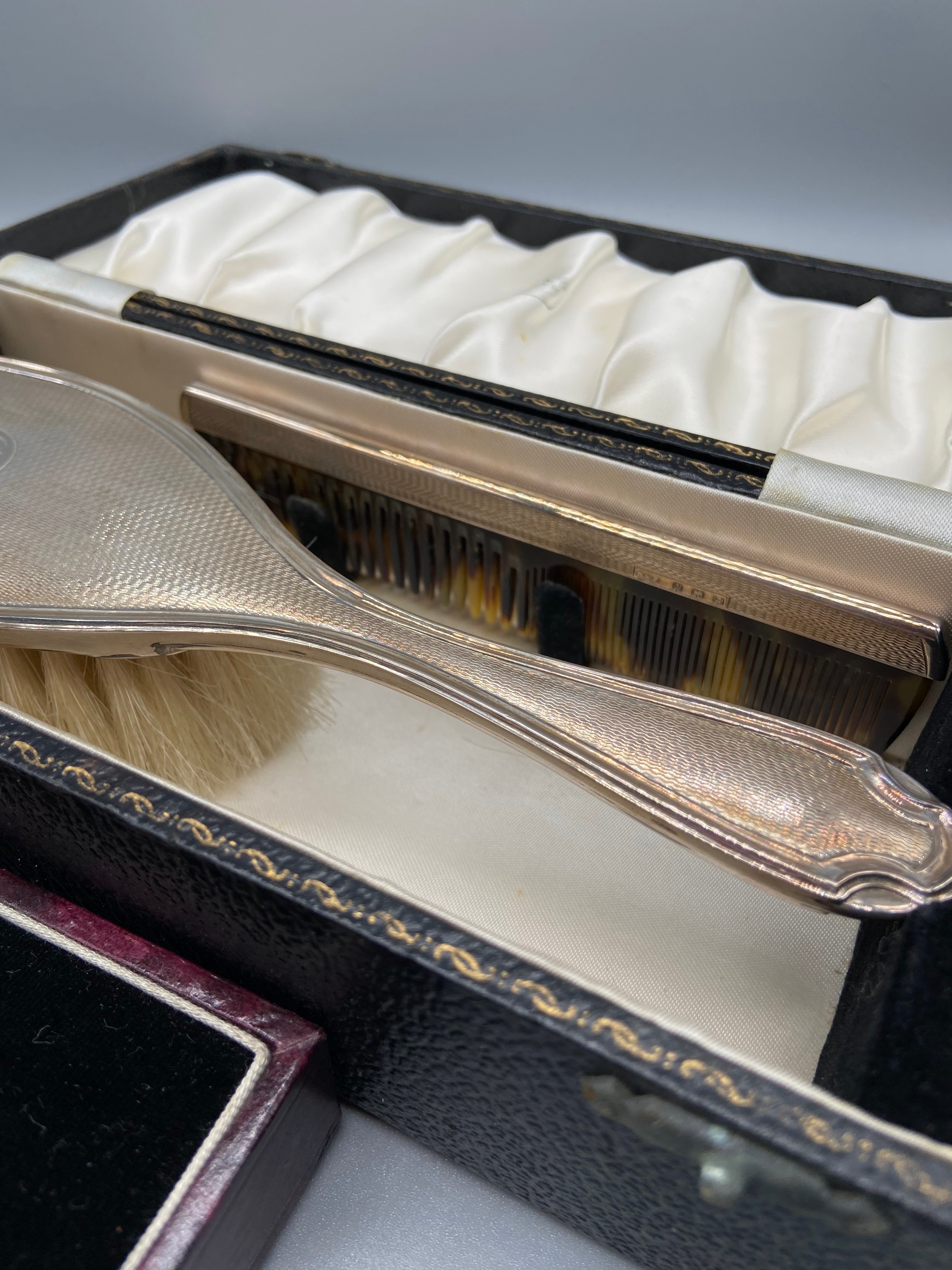 A Birmingham silver napkin ring set, Birmingham silver brush and comb set and a mother of pearl book - Image 2 of 4