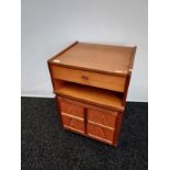A Mid century one drawer, one door bedside cabinet. [75x52x45cm]