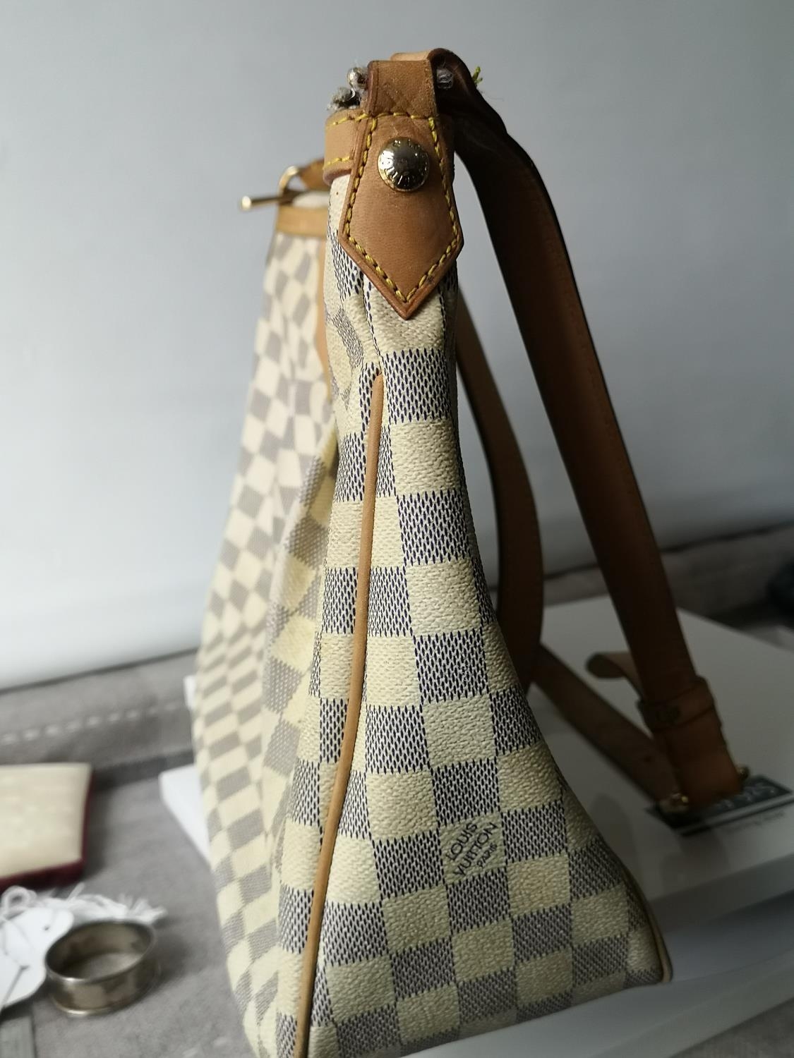 A Louis Vuitton Damier shoulder bag - Image 2 of 6