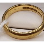 An 18ct gold wedding band ring. [Ring size O] [5.76Grams]
