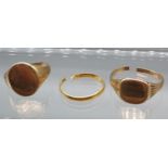 Two 9ct gold signet rings [As Found] together with a 22ct gold wedding band [As Found] [9ct- 10.