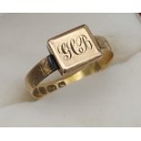 Antique Birmingham 12ct gold mourning ring. Engraved with initials GCB. [Ring size O] [Weighs 1.