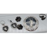 A Siam Sterling silver matching brooch, ring and two pairs of earrings.