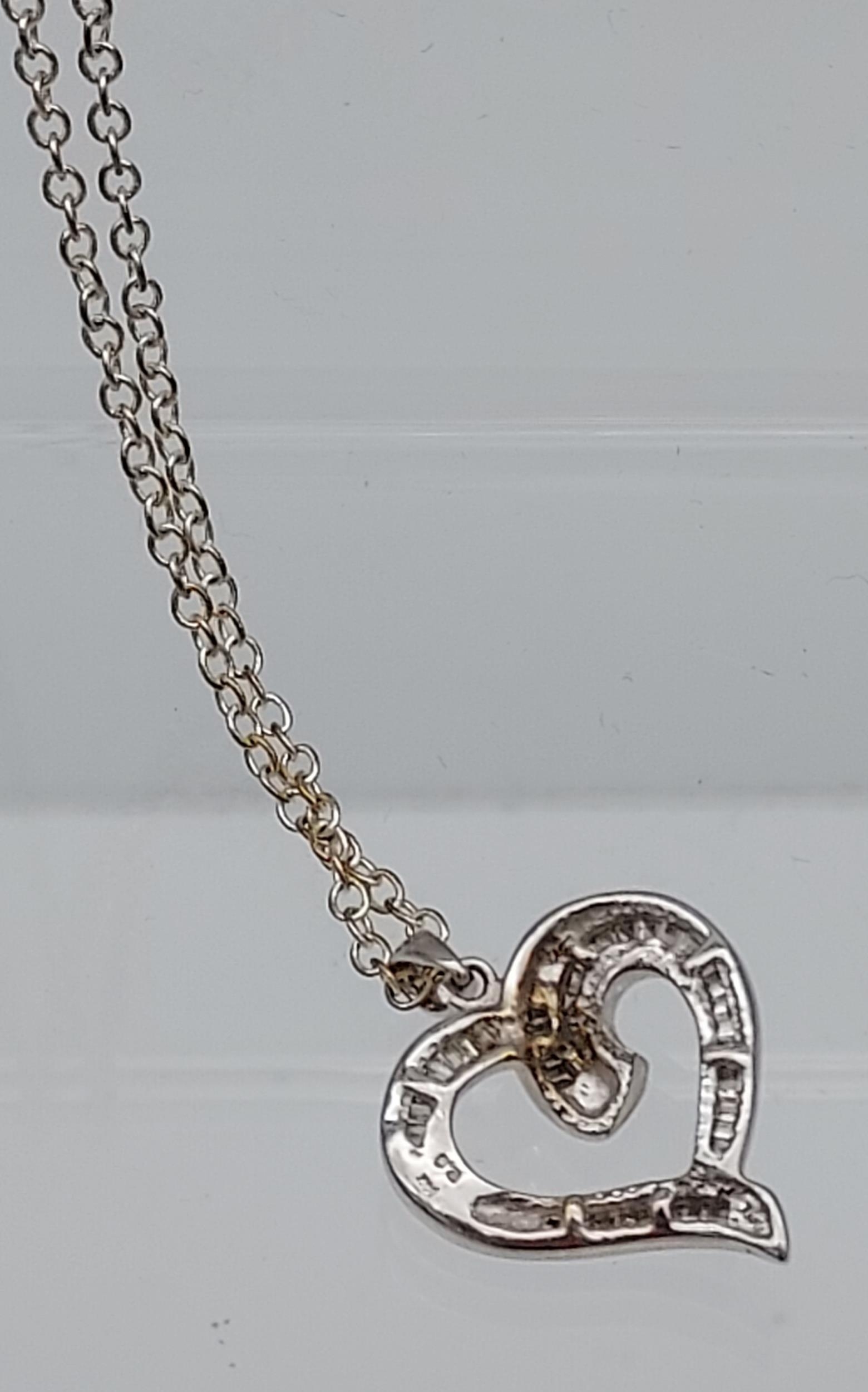 A white gold heart shaped pendant necklace set with baguette diamonds [6.12g] - Image 4 of 4