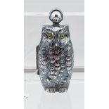 A silver plated owl shaped sovereign case [40.38g]