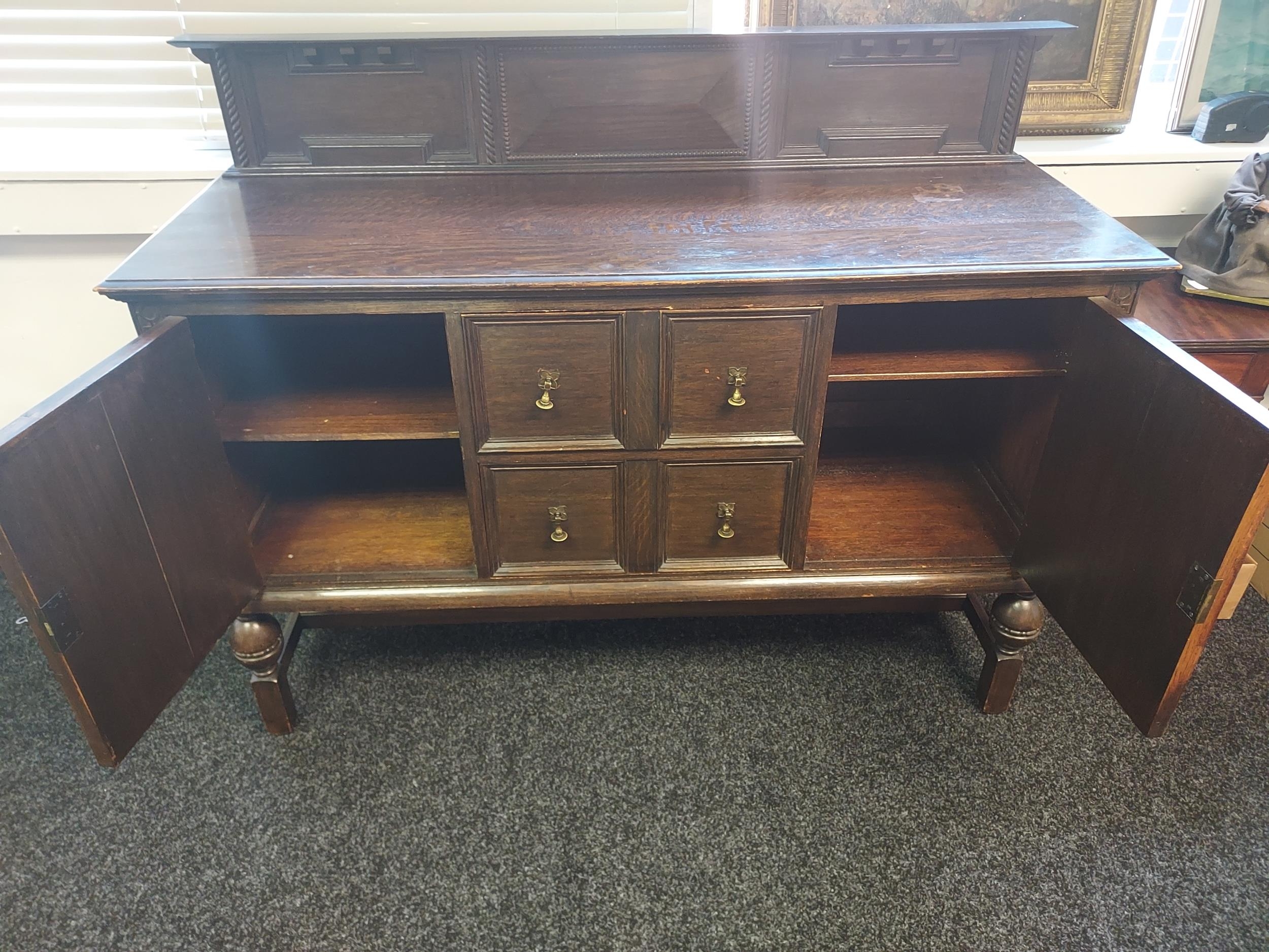 An oak sideboard with raised back detailed with twist and bead decoration - Image 3 of 3