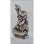 A silver Peter Rabbit brooch [7.81g]