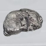 A silver plated vest case in the form of a rat [56.44g]