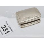 A silver pill box with etched decoration [14.78g]